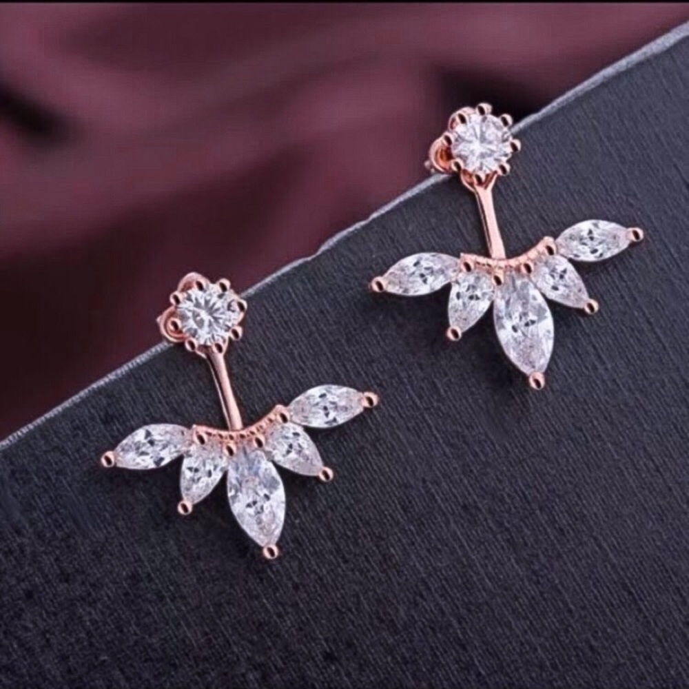 ⚜️𝟯𝟬%𝗢𝗙𝗙 𝗯𝘂𝗻𝗱𝗹𝗲𝘀 𝟯+⚜️ NEW Rhinestone Floral Jacket Earrings - Picture 4 of 13